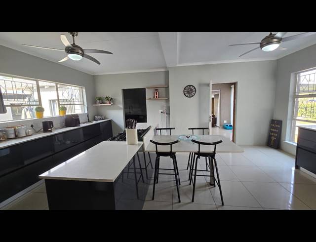4 BEDROOM FREEHOLD FOR SALE IN VERWOERDPARK
